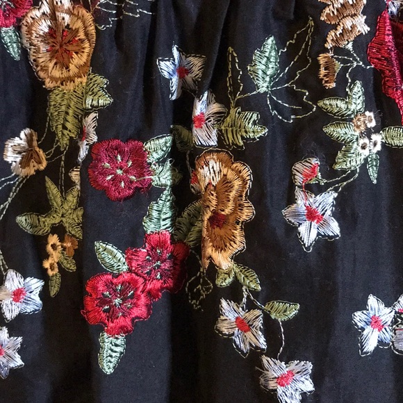 Embroidered Peasant Blouse NWOT - Picture 3 of 5